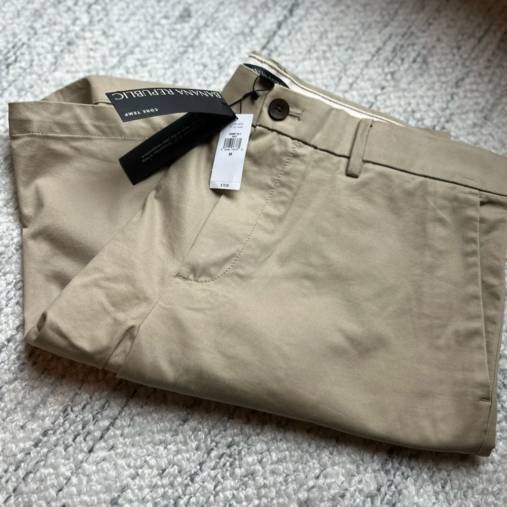 NWT Banana Republic Men’s Core Temp  Khaki Shorts